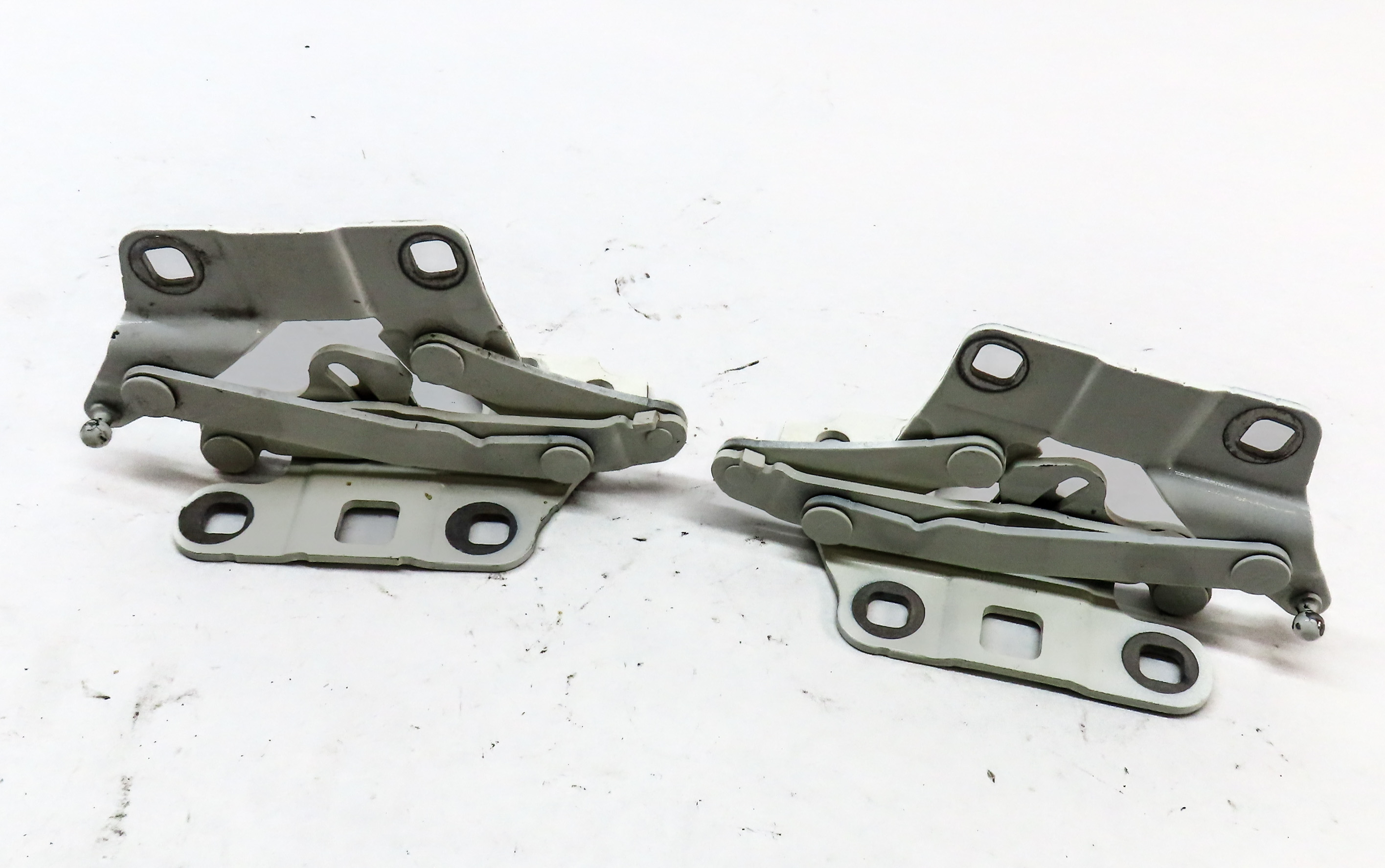 2012-2019 MERCEDES GL ML CLASS (W166 X166) FRONT HOOD HINGE SET (WHITE) — exact item pictured